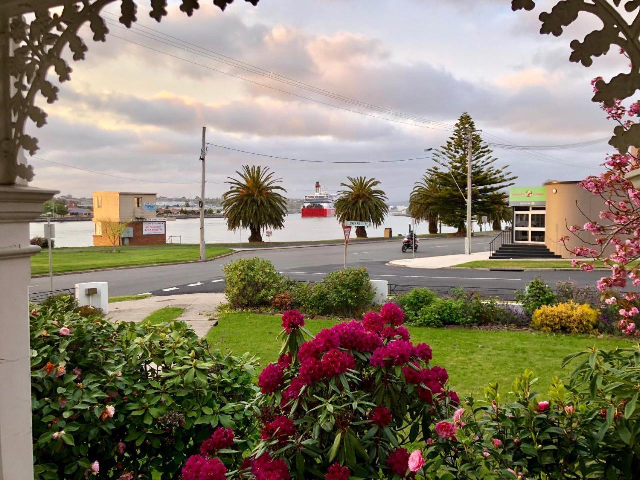 Riverbank Villa Devonport Exterior photo